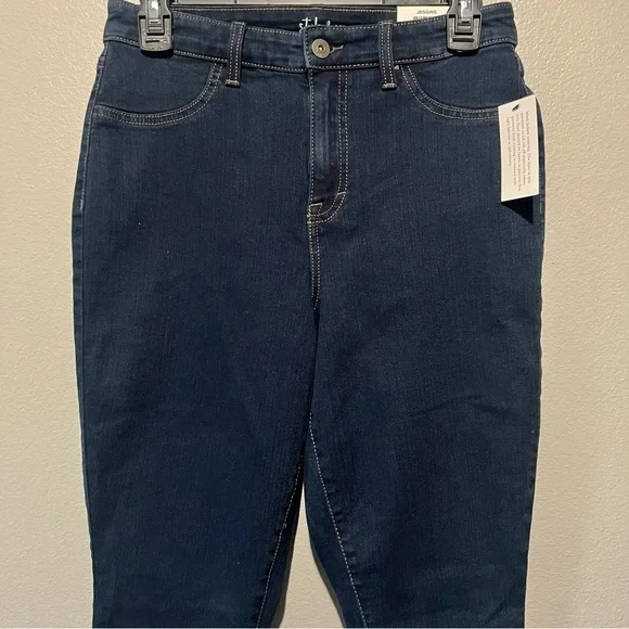 STYLE & CO-NWT High Rise Curvy Fit Jegging Dark Washed Jeans Size 4 - Picture 3 of 5